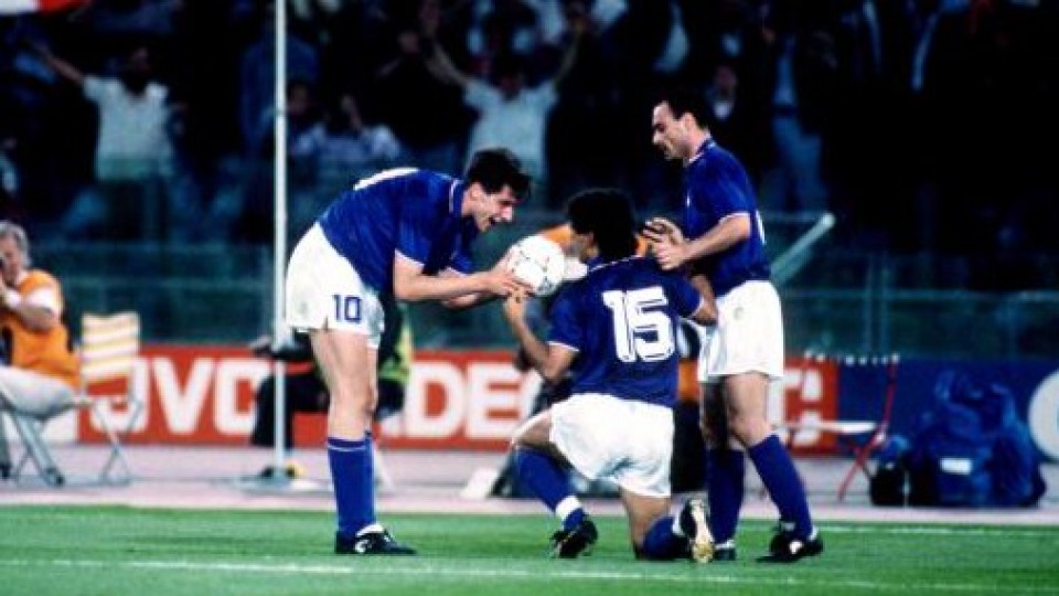 Higuita cselezett, Baggio pontot mentett Budapesten